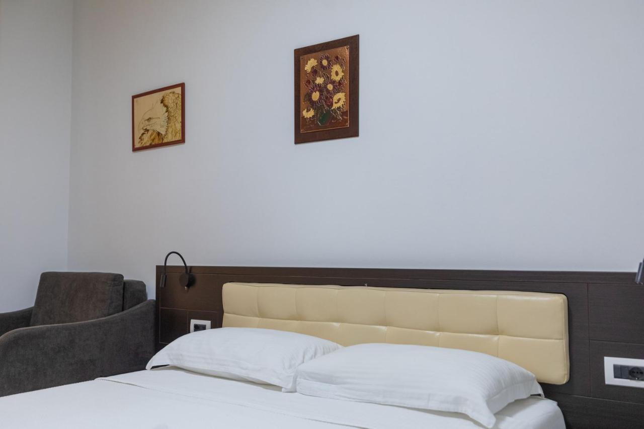 Hotel Pirro Vlore Luaran gambar
