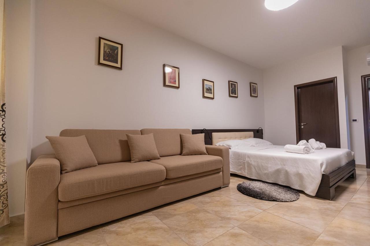 Hotel Pirro Vlore Luaran gambar
